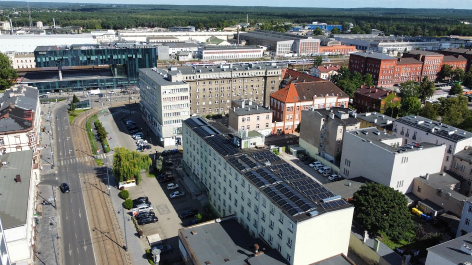 !budynek factum z dworcem